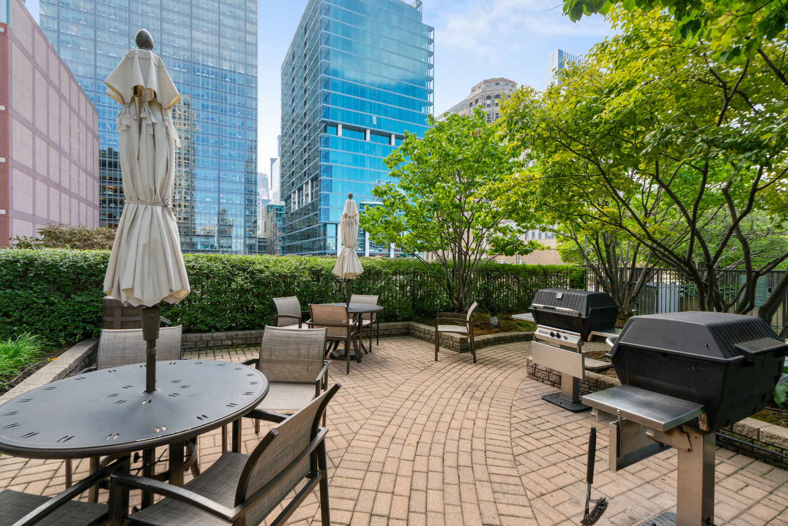 400 N LASALLE Street Unit: 1601