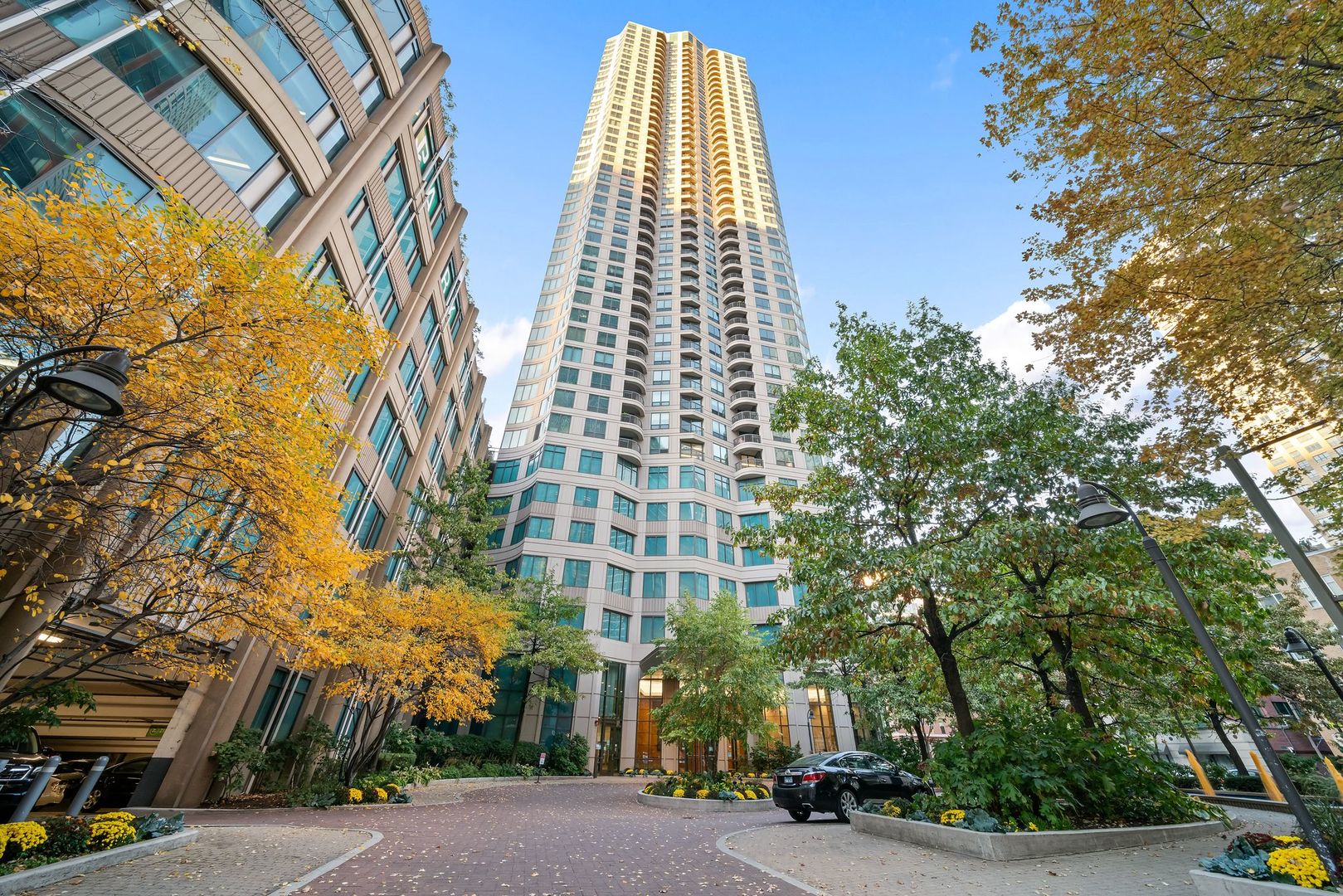 400 N LASALLE Street Unit: 1601