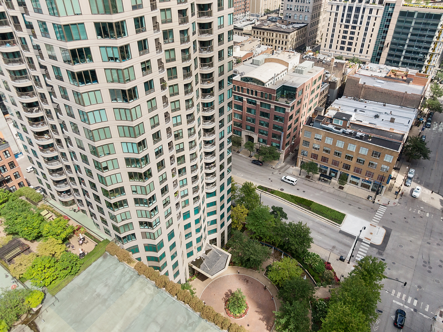 400 N LASALLE Street Unit: 1601