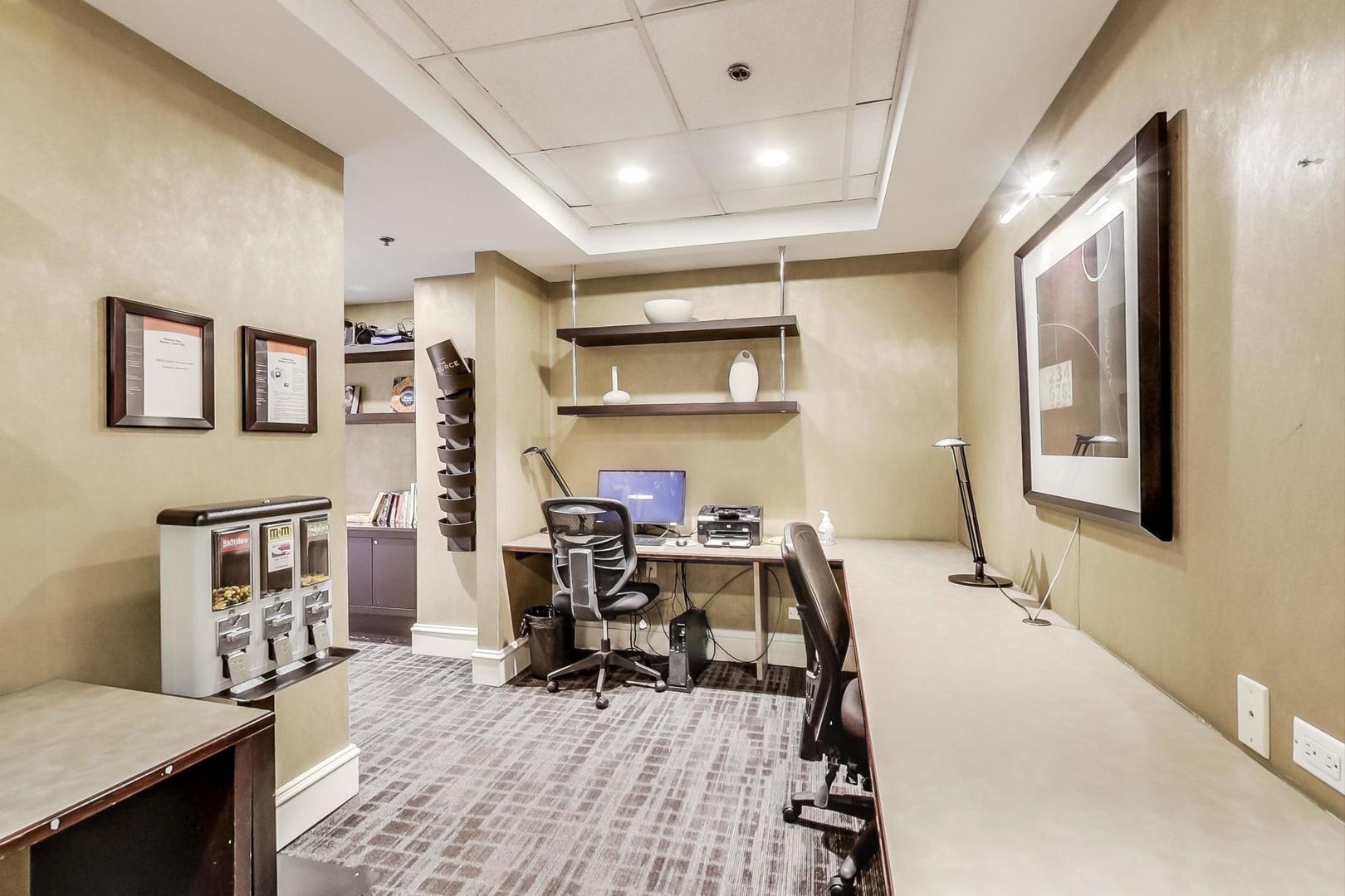 33 W Delaware Place Unit: 21K