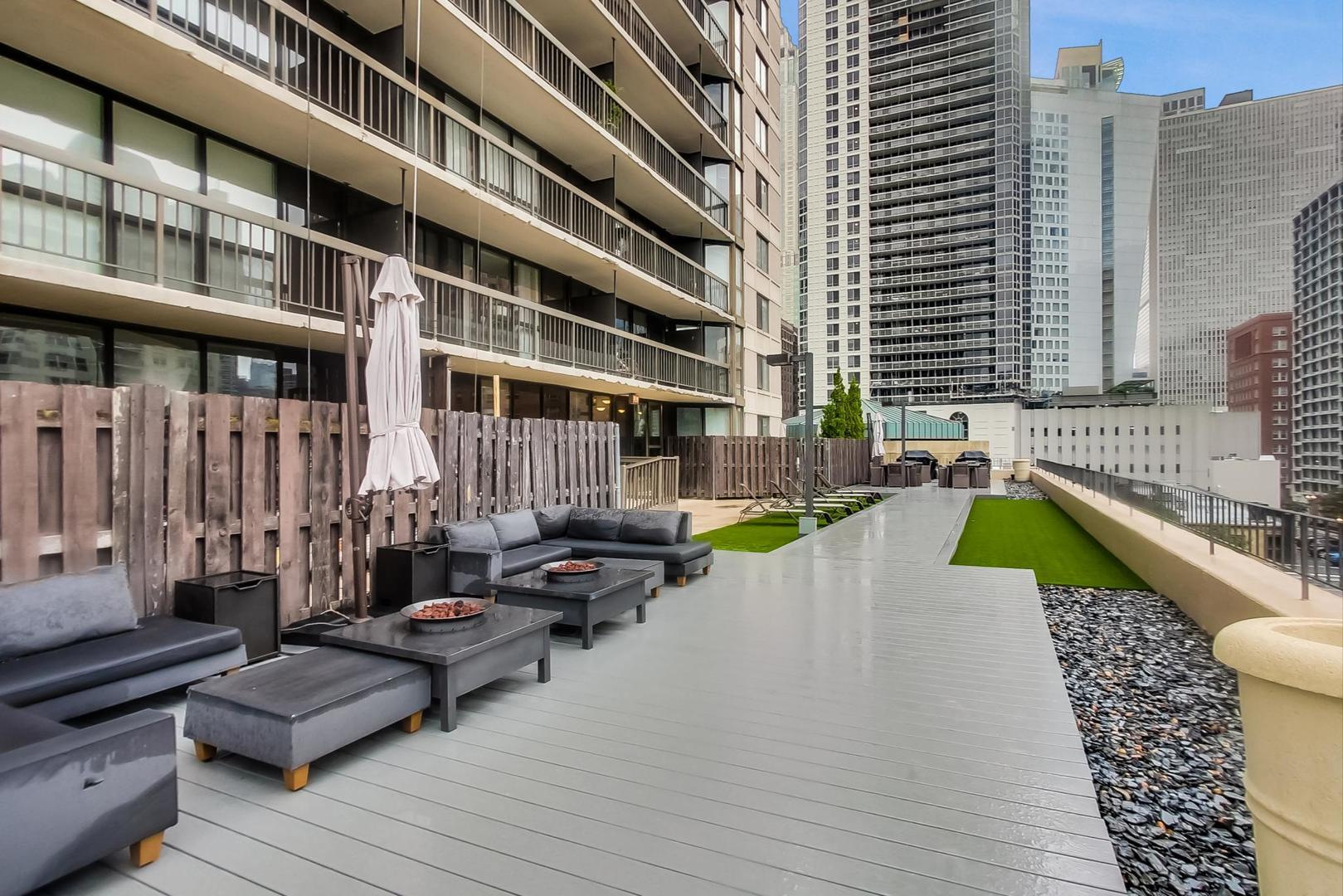 33 W Delaware Place Unit: 21K