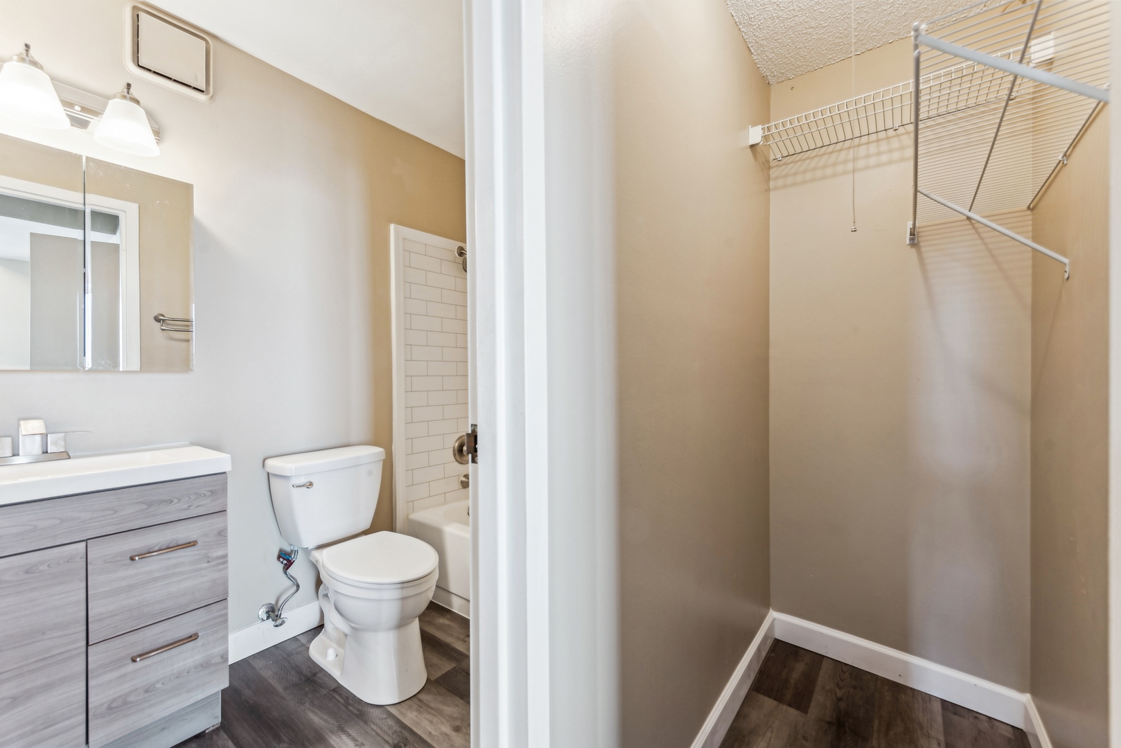 33 W Delaware Place Unit: 21K