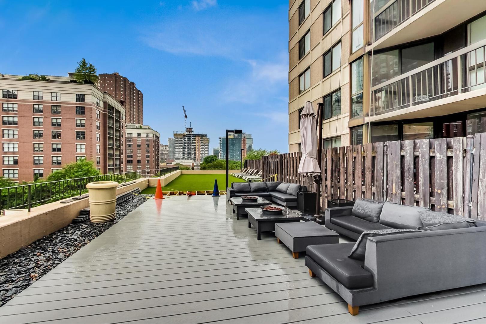 33 W Delaware Place Unit: 21K