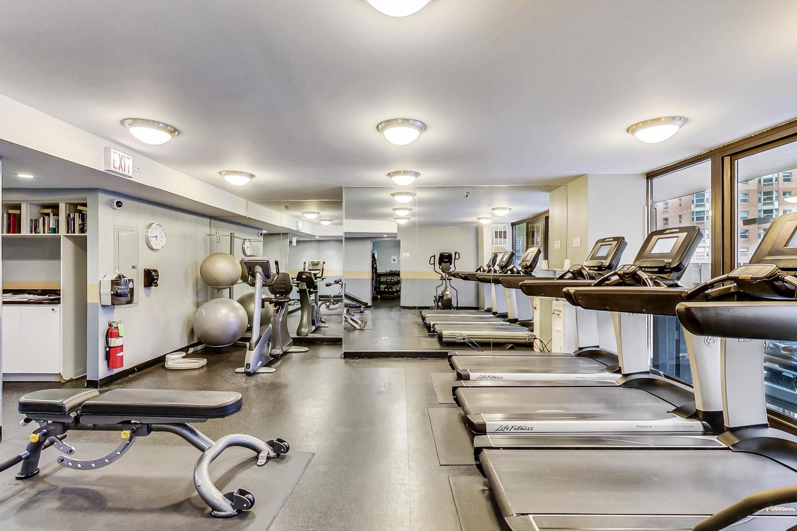 33 W Delaware Place Unit: 21K