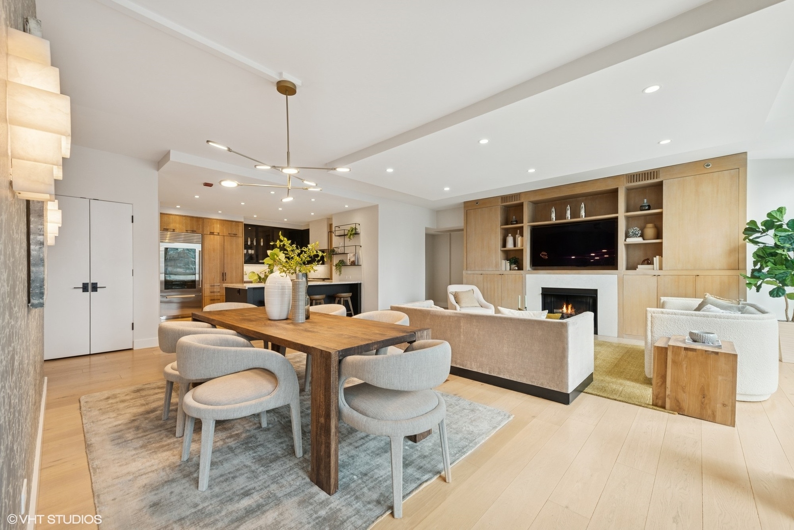 21 E Huron Street Unit: 2005