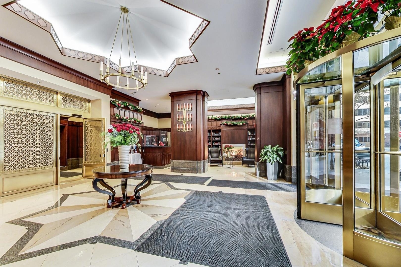 21 E Huron Street Unit: 2005