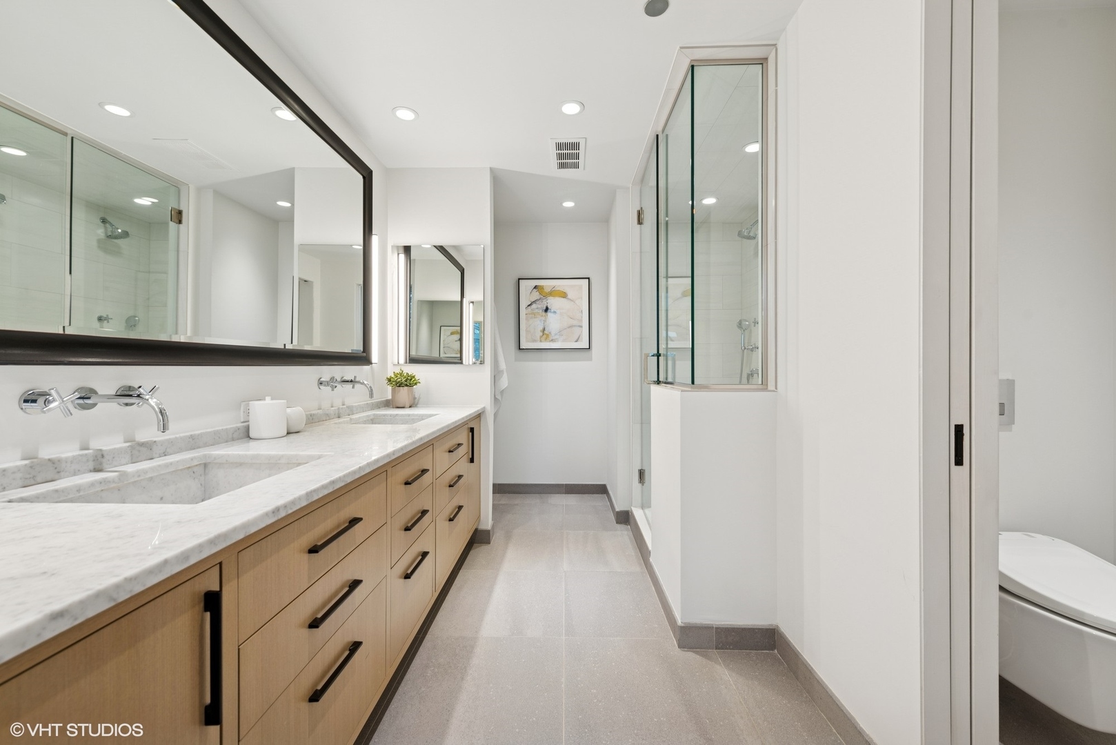 21 E Huron Street Unit: 2005