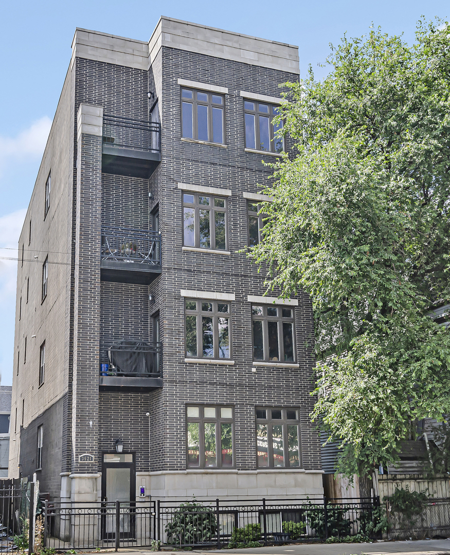 3621 W Belmont Avenue Unit: 4