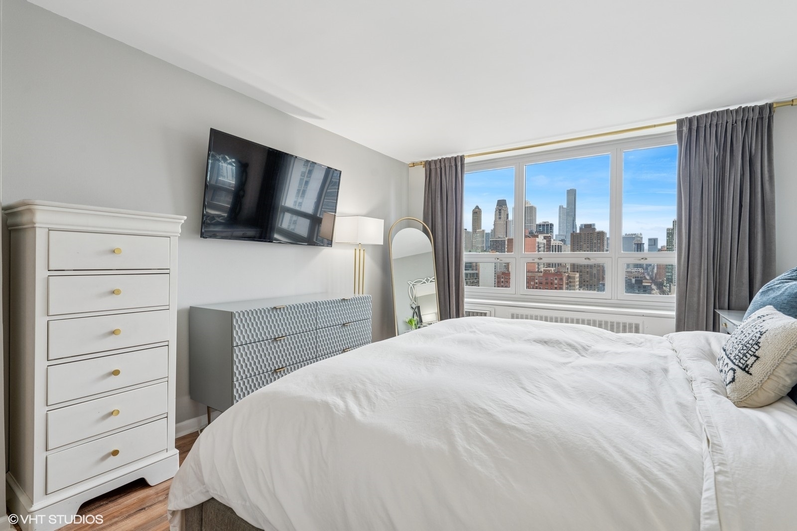 88 W Schiller Street Unit: 1906
