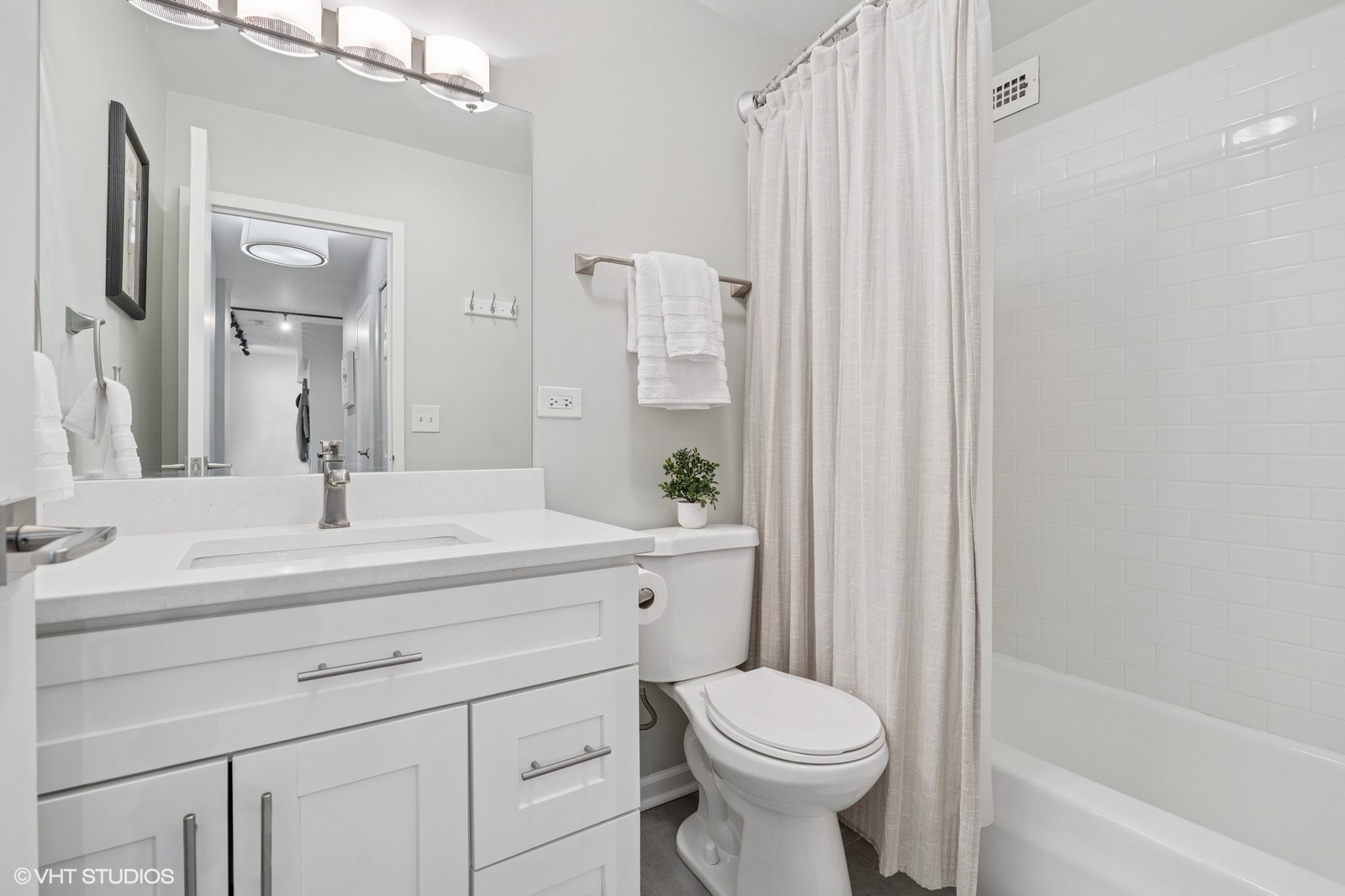 88 W Schiller Street Unit: 1906