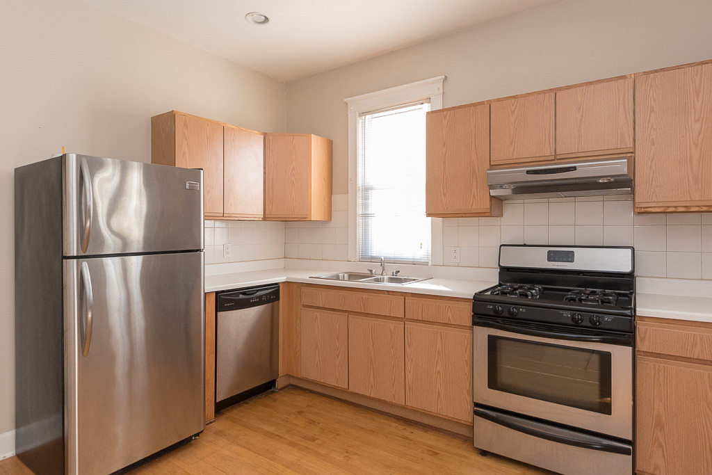 1440 W ADDISON Street Unit: 2