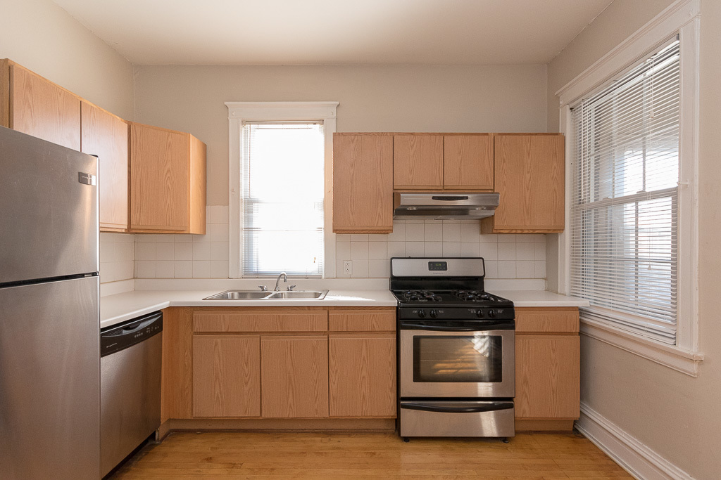 1440 W ADDISON Street Unit: 2