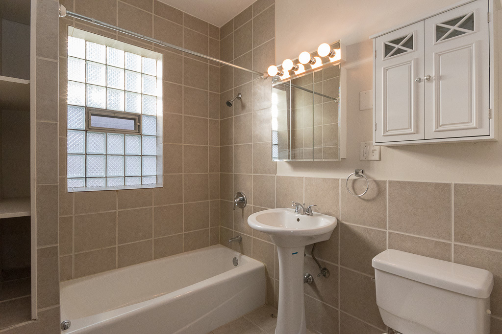 1440 W ADDISON Street Unit: 2
