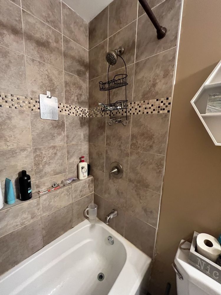 3327 N Hamilton Avenue Unit: 2R
