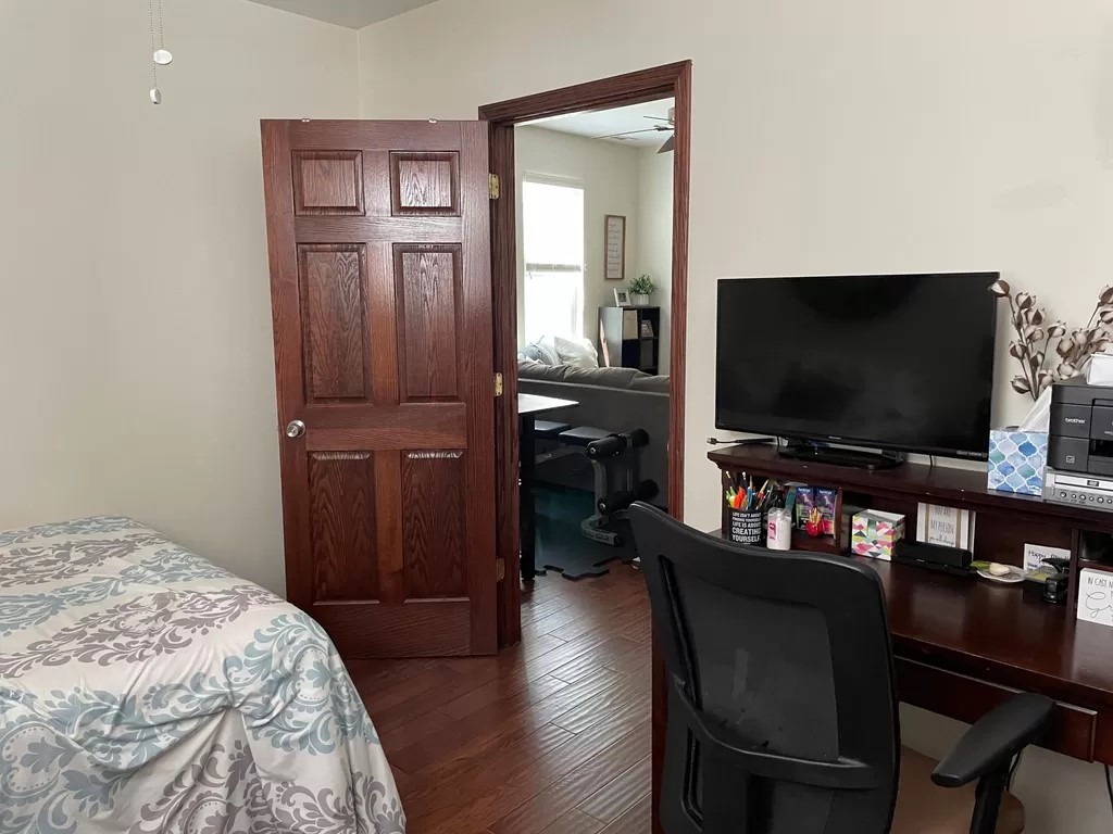 3327 N Hamilton Avenue Unit: 2R
