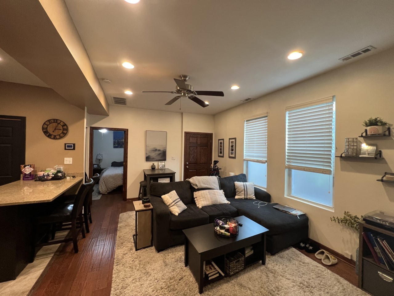 3327 N Hamilton Avenue Unit: 2R
