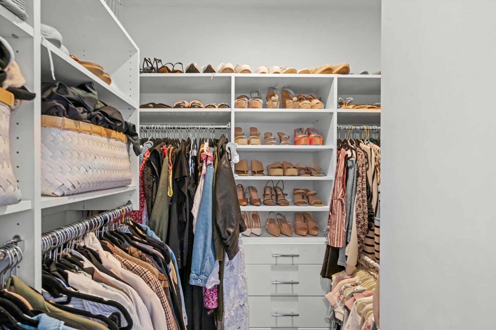 2140 W Armitage Avenue Unit: 3W