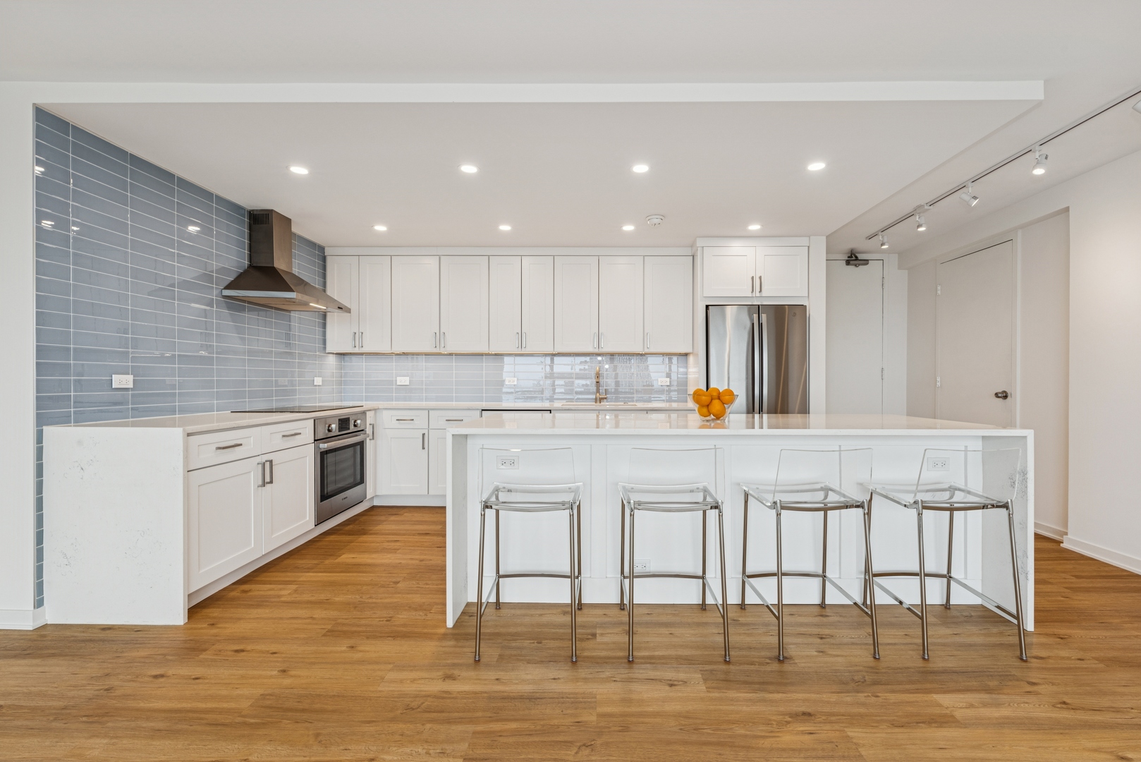 330 W Diversey Parkway Unit: 2306