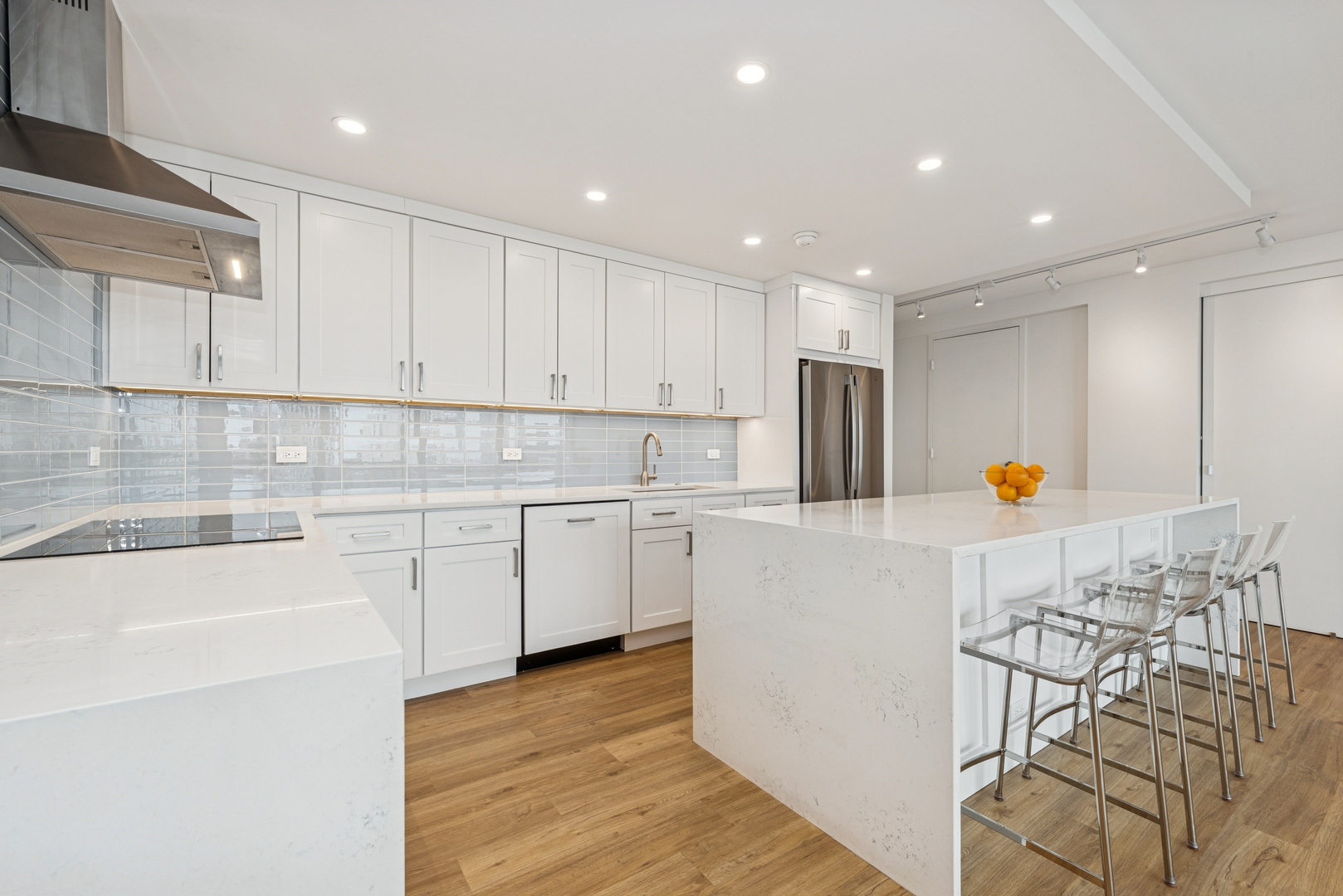 330 W Diversey Parkway Unit: 2306