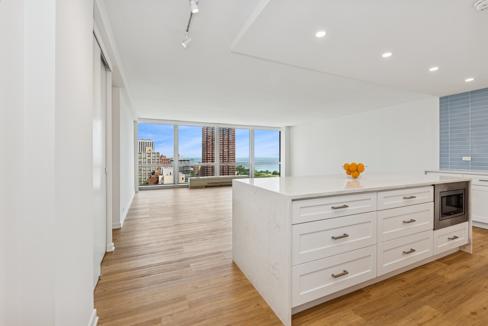 330 W Diversey Parkway Unit: 2306