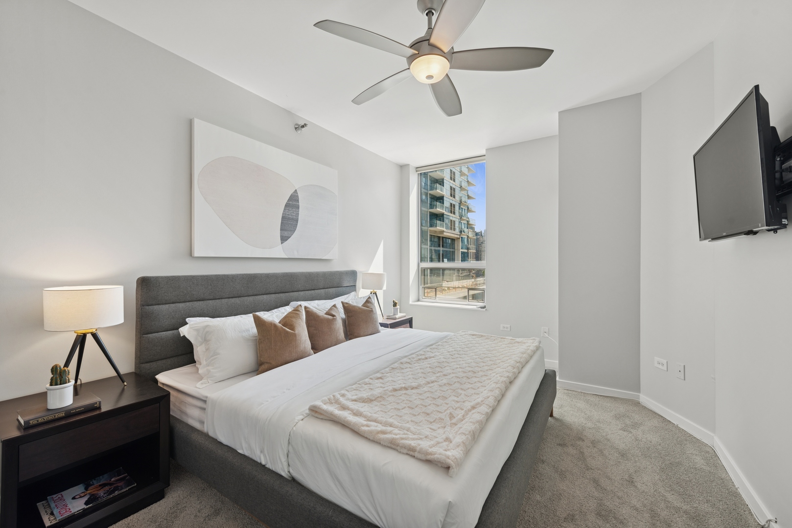 330 W Grand Avenue Unit: 1307