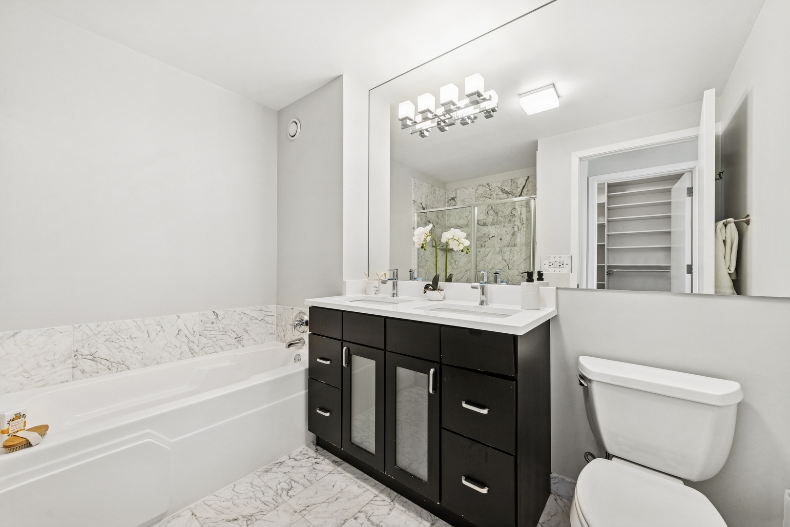 330 W Grand Avenue Unit: 1307