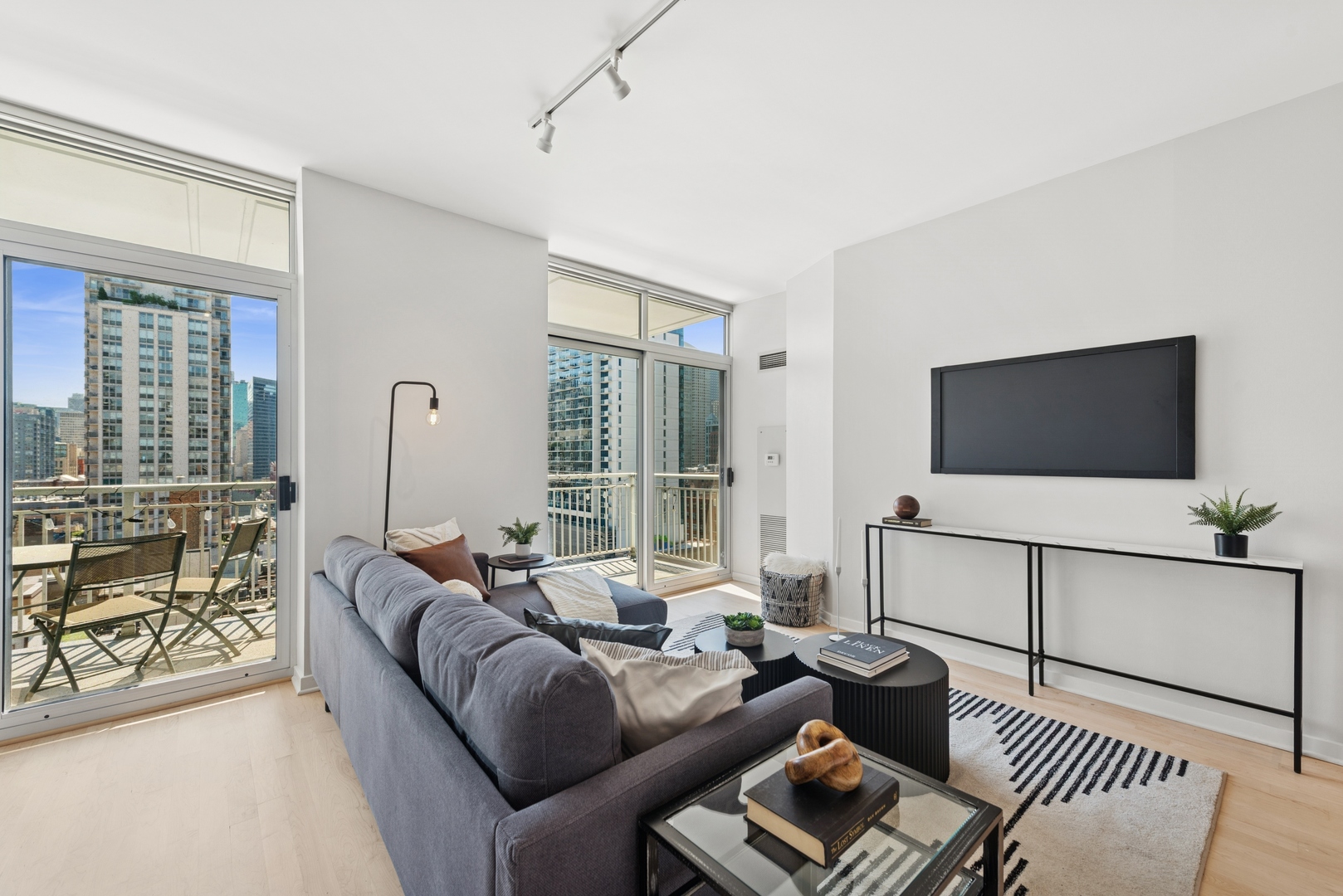 330 W Grand Avenue Unit: 1307