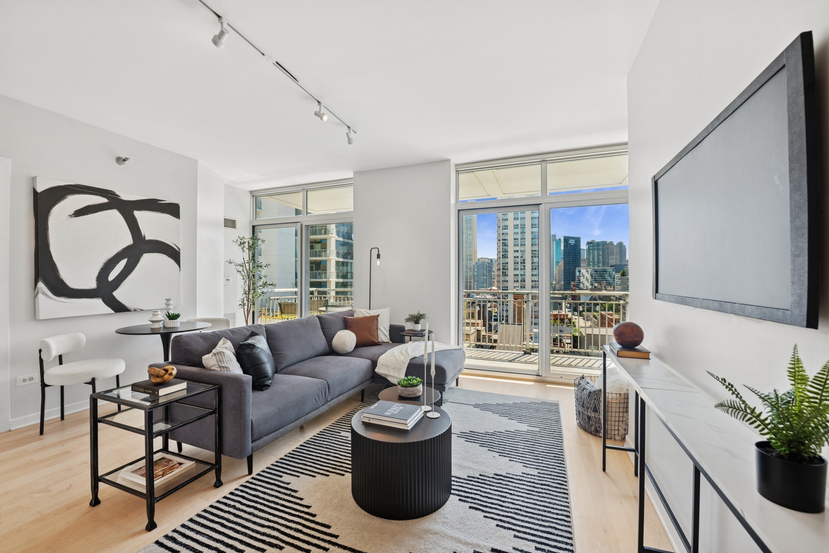330 W Grand Avenue Unit: 1307
