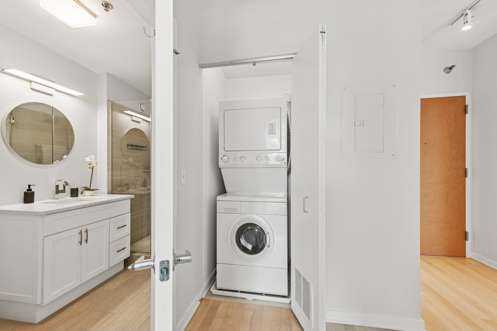 330 W Grand Avenue Unit: 1307