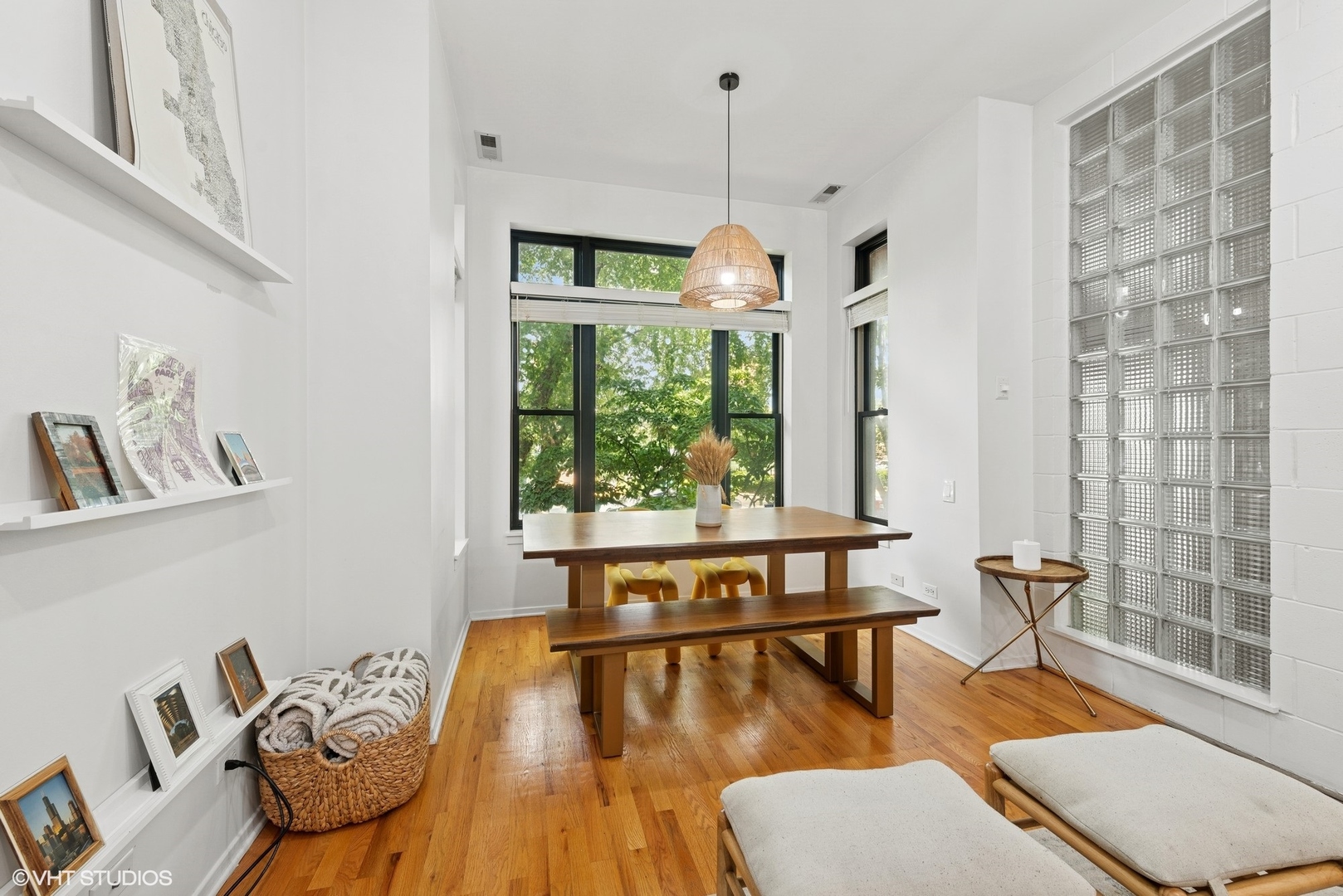 2031 W EVERGREEN Avenue Unit: 2W