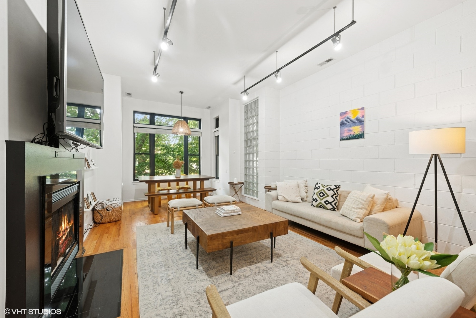 2031 W EVERGREEN Avenue Unit: 2W