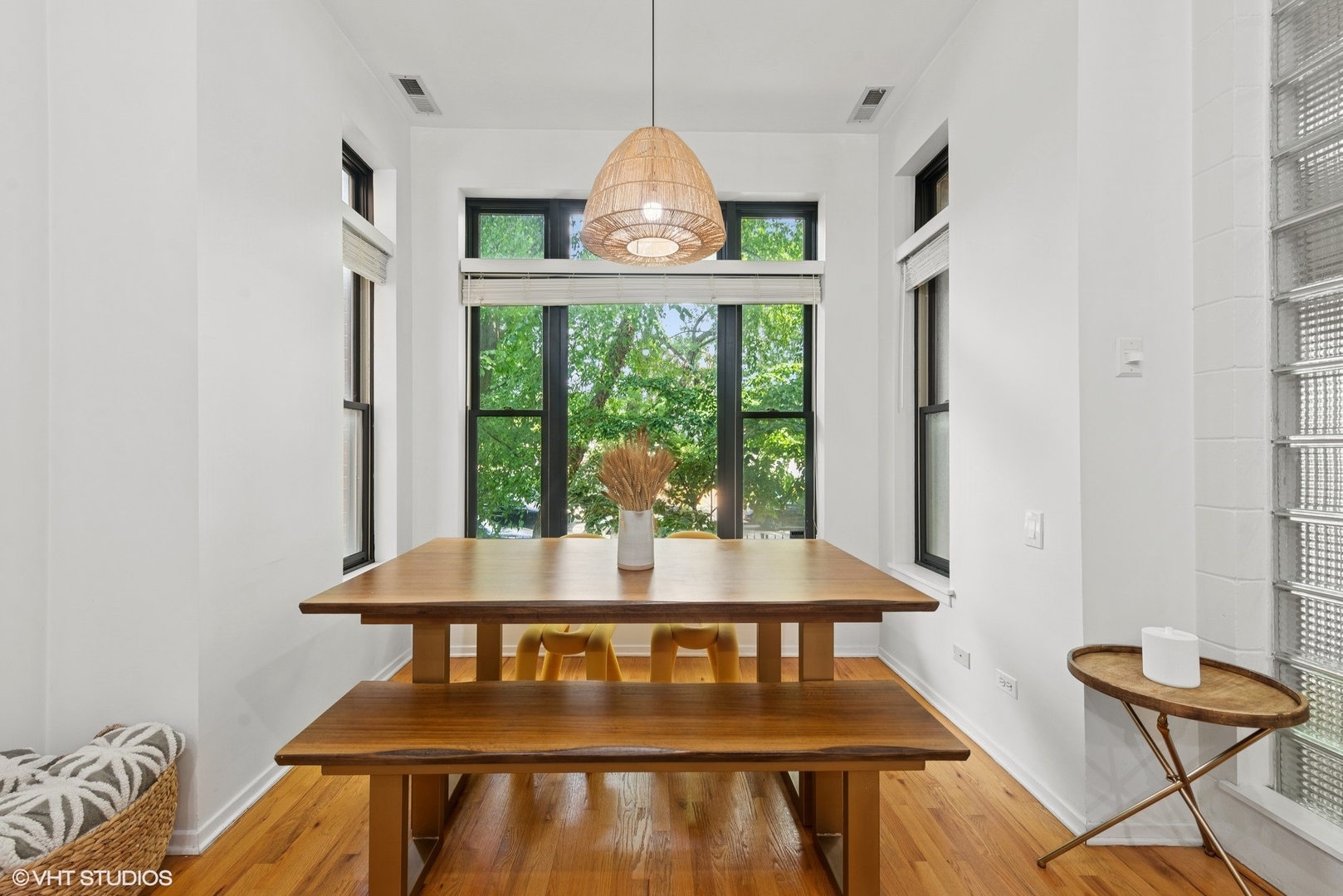 2031 W EVERGREEN Avenue Unit: 2W