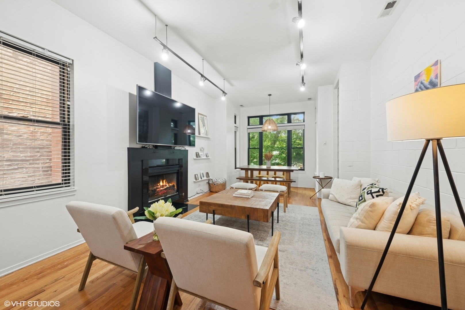 2031 W EVERGREEN Avenue Unit: 2W