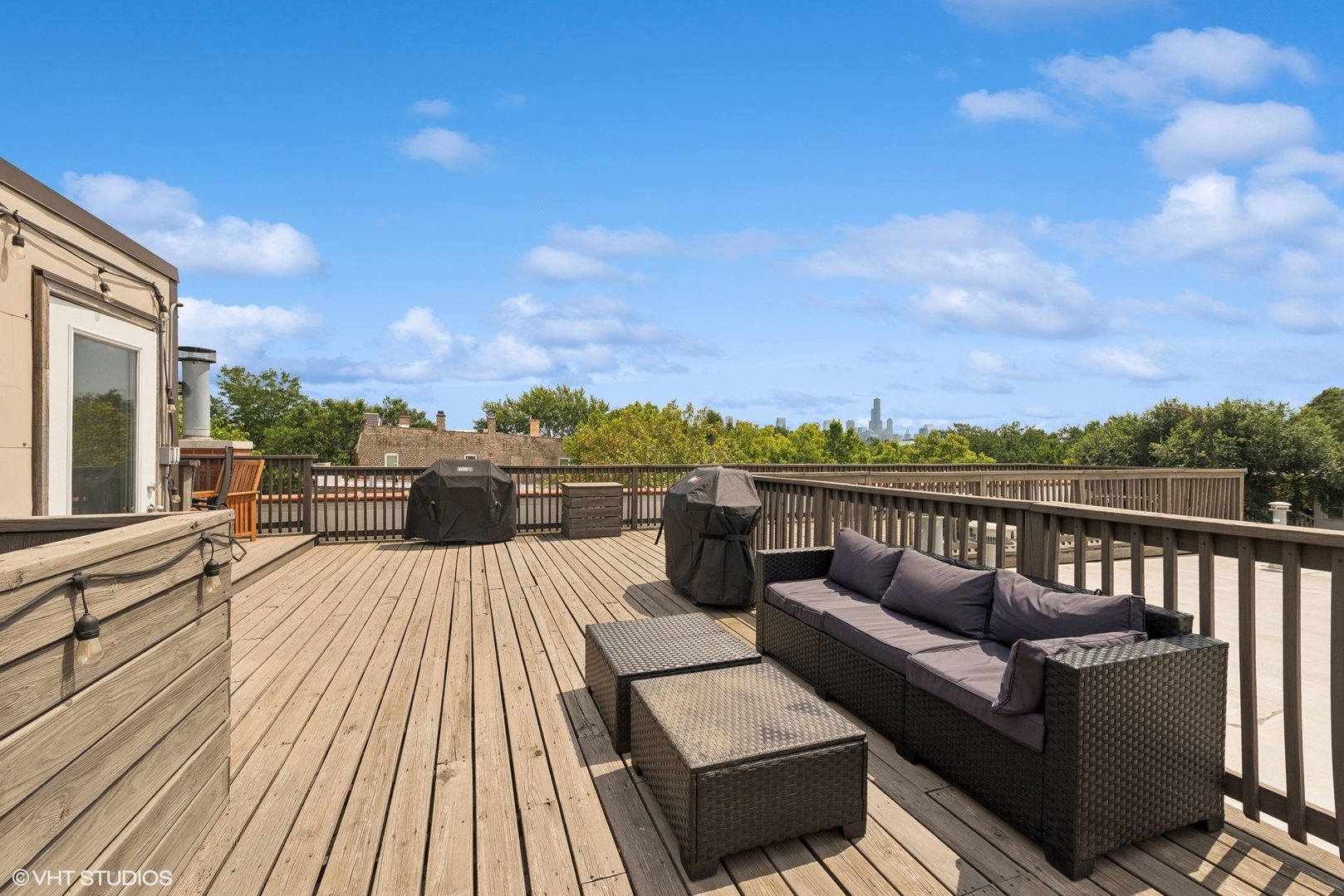 2031 W EVERGREEN Avenue Unit: 2W