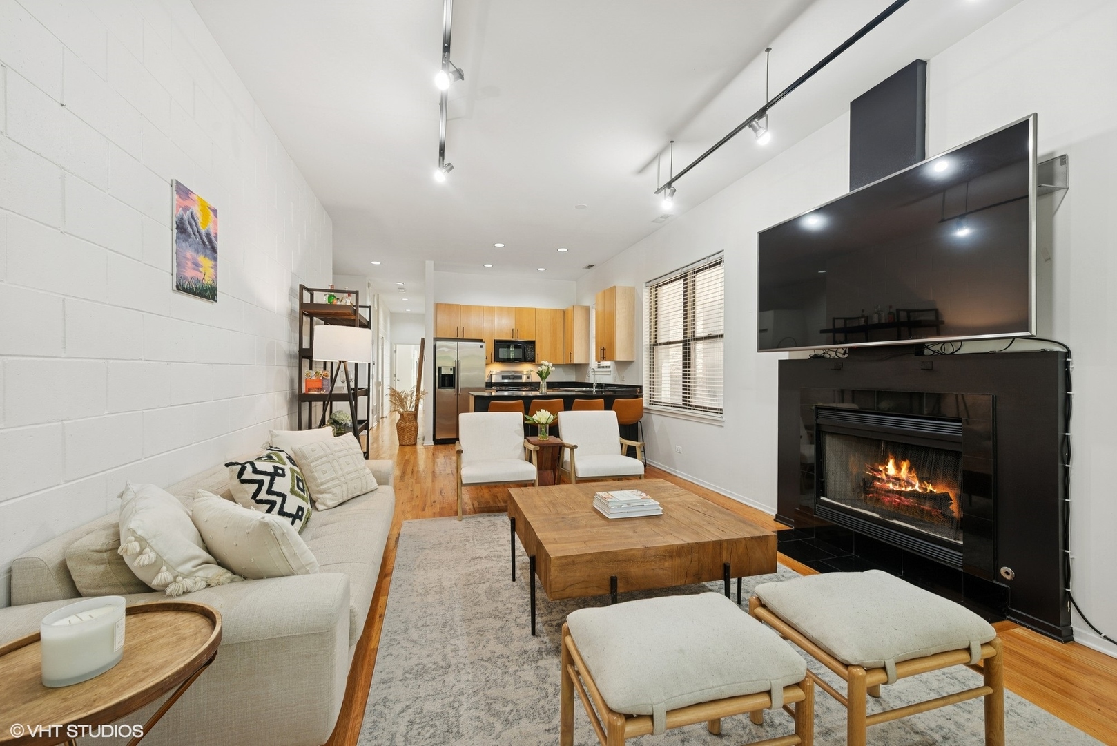 2031 W EVERGREEN Avenue Unit: 2W