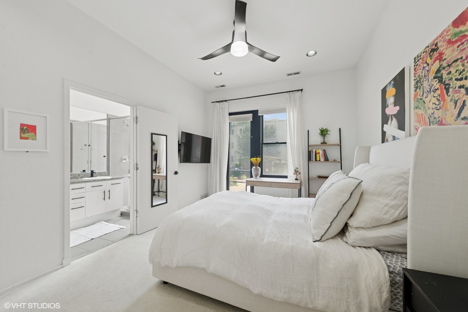 2031 W EVERGREEN Avenue Unit: 2W