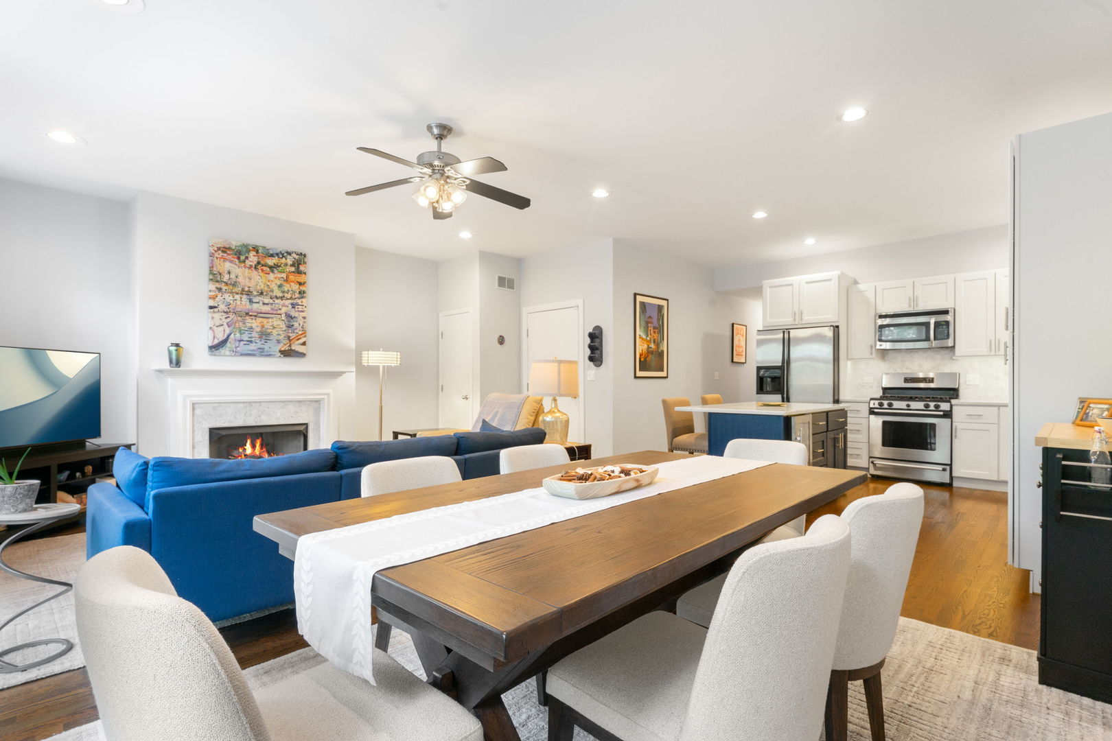 1929 W Belmont Avenue Unit: 2