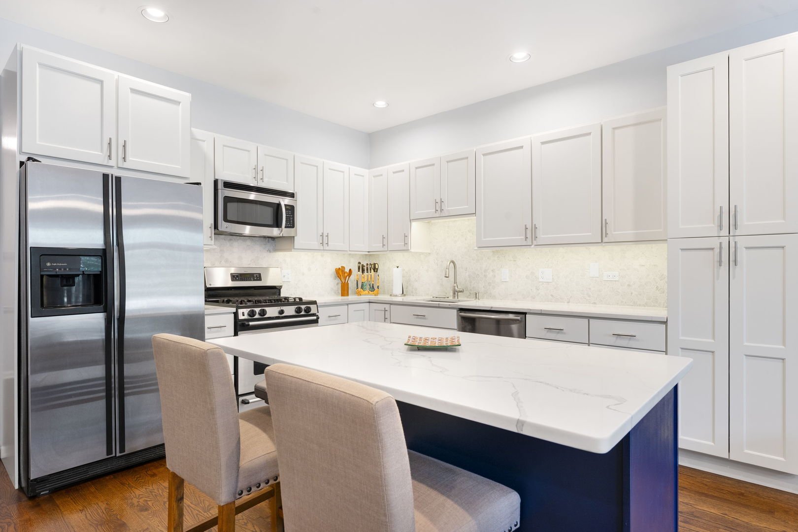 1929 W Belmont Avenue Unit: 2