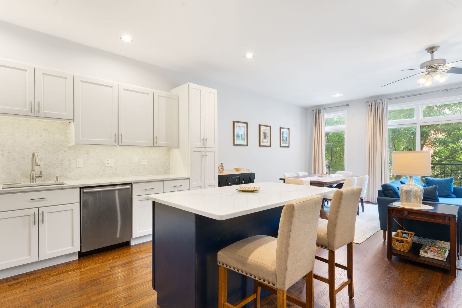 1929 W Belmont Avenue Unit: 2