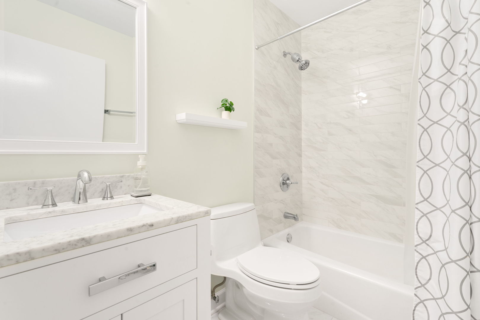 1929 W Belmont Avenue Unit: 2