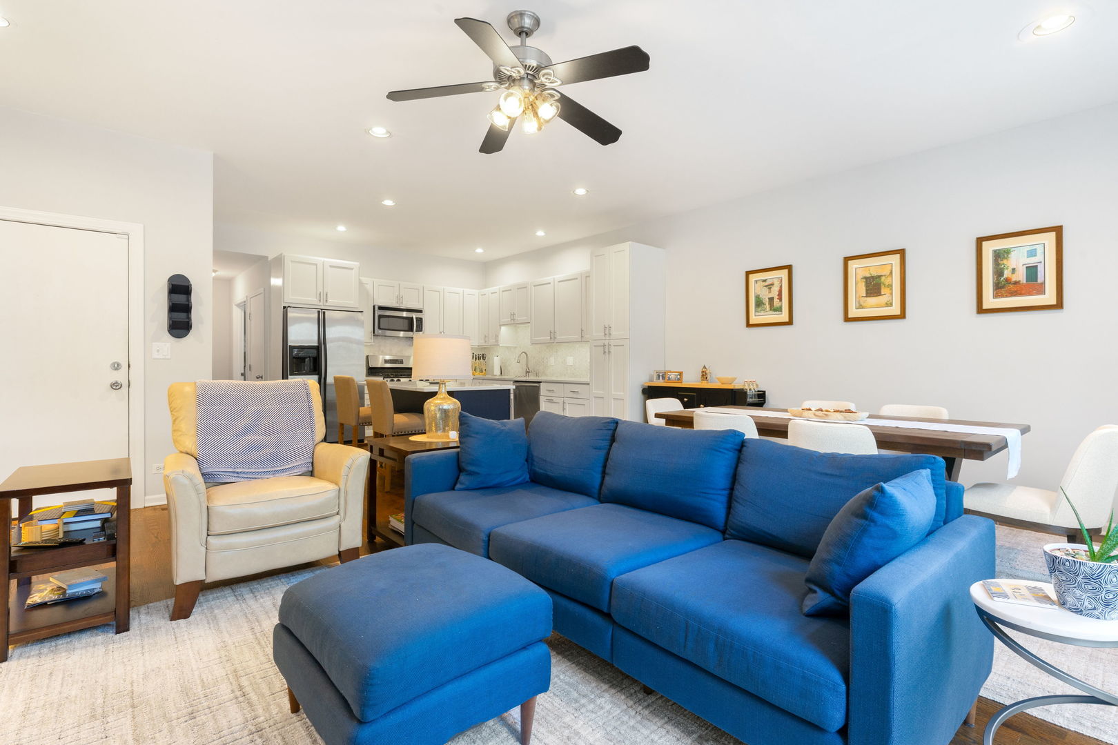 1929 W Belmont Avenue Unit: 2