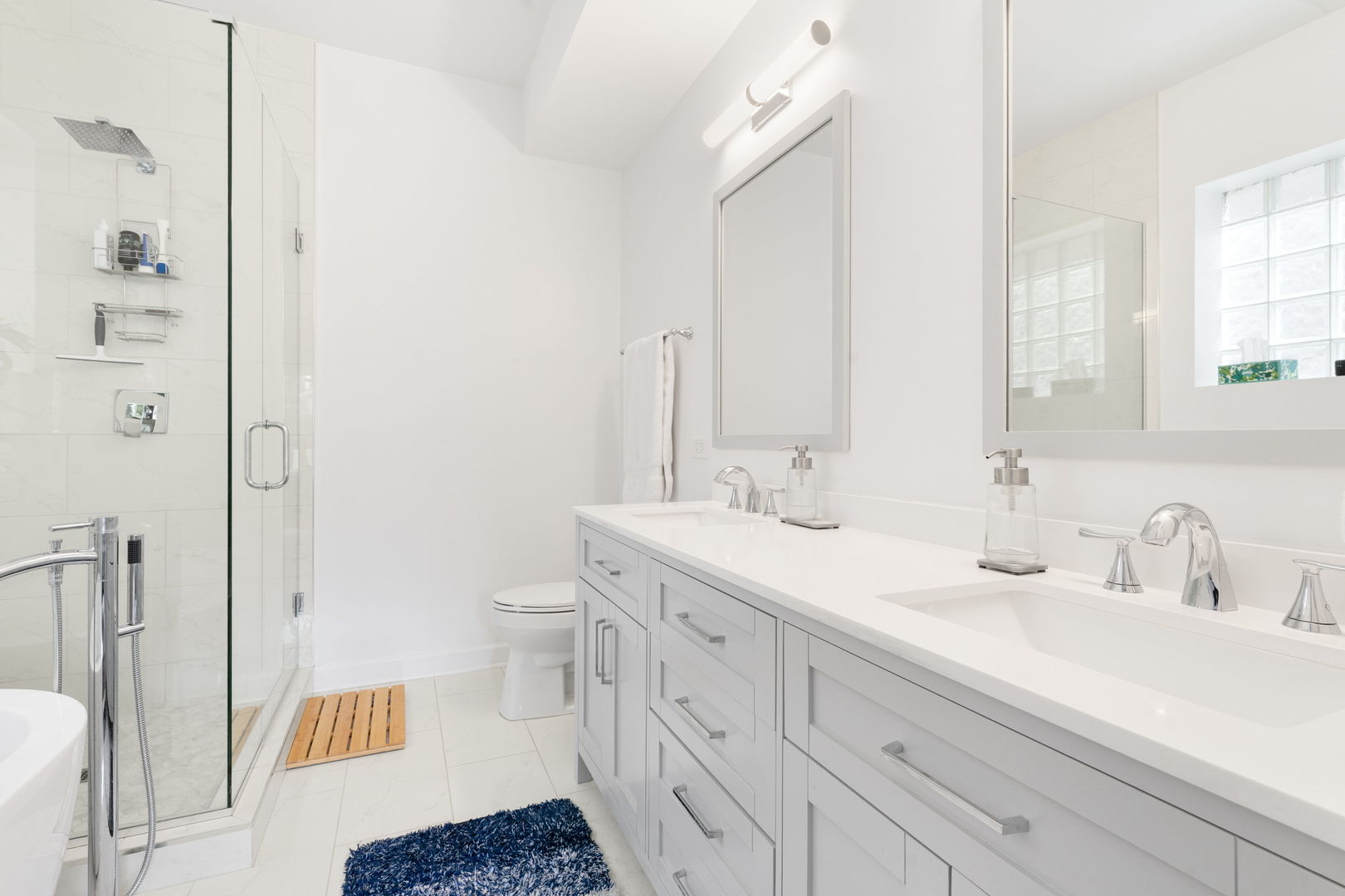 1929 W Belmont Avenue Unit: 2