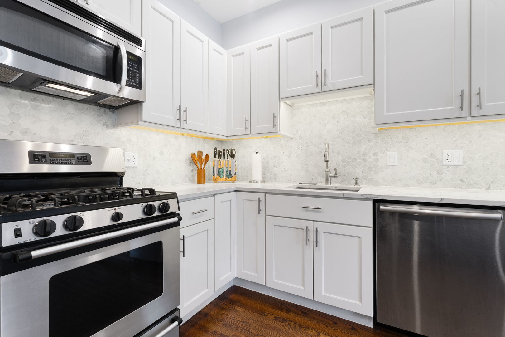 1929 W Belmont Avenue Unit: 2