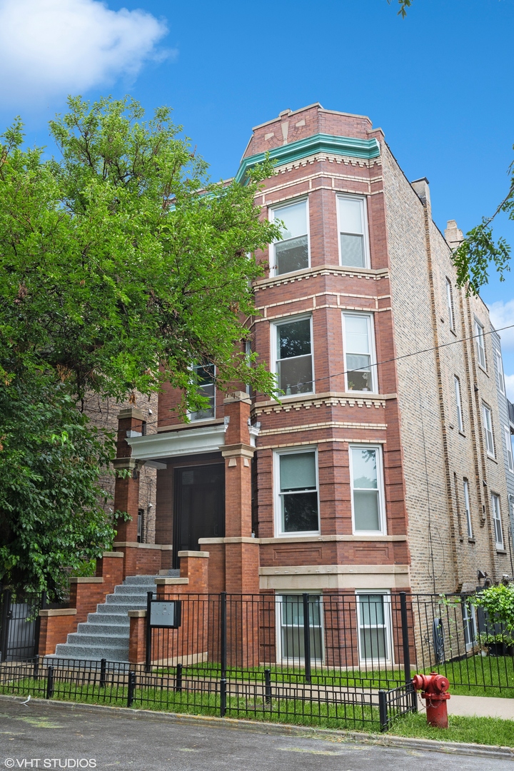 2234 W Medill Avenue Unit: 3
