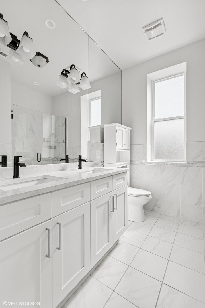 2234 W Medill Avenue Unit: 3