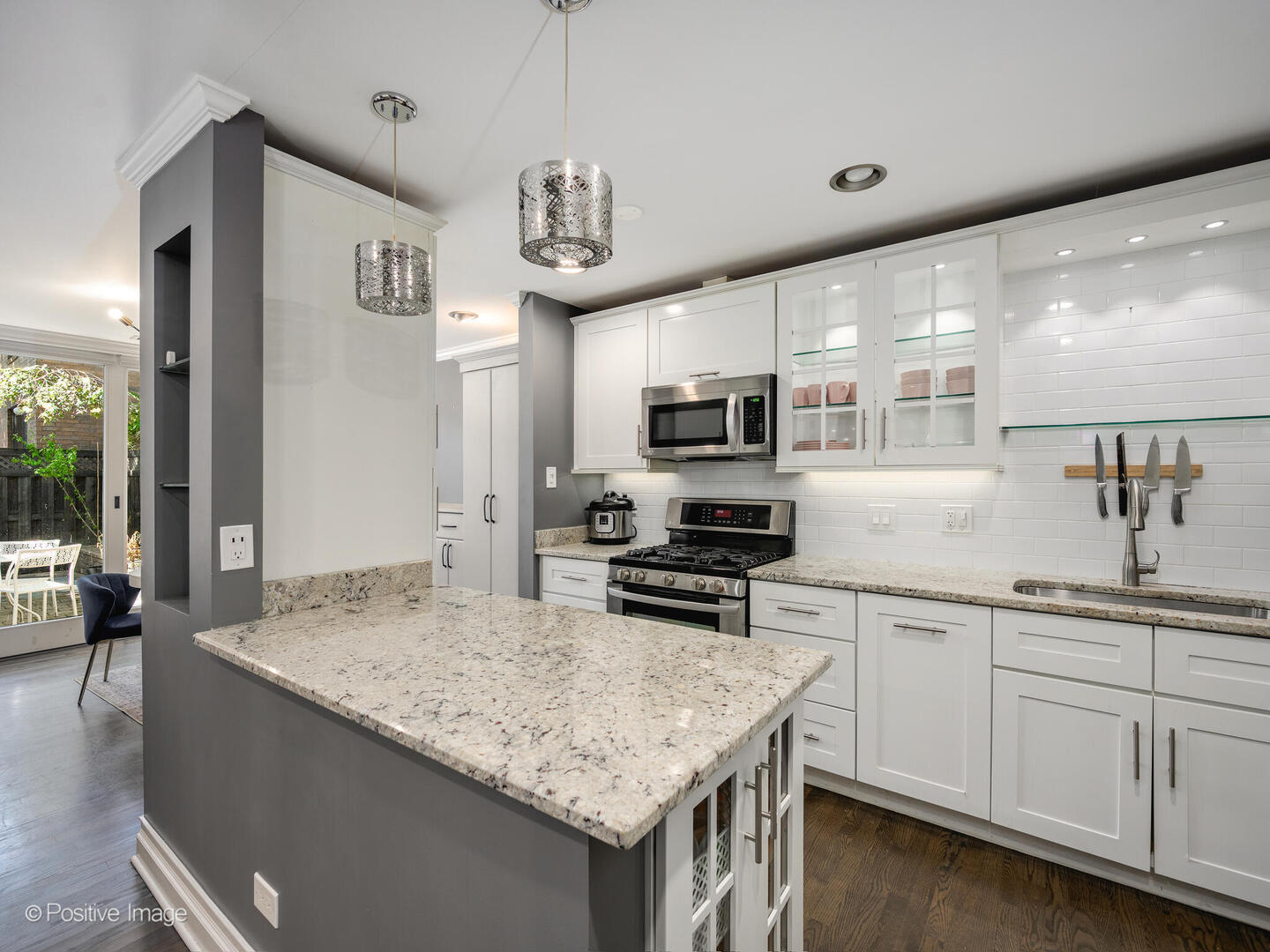 1608 N Larrabee Street