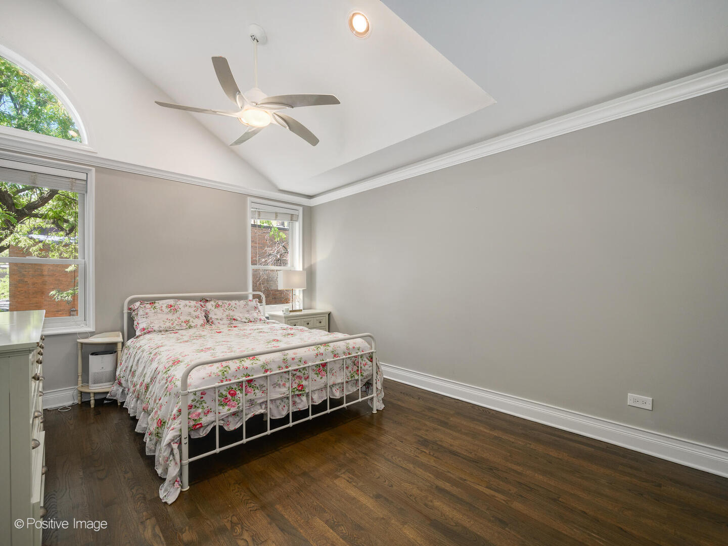 1608 N Larrabee Street