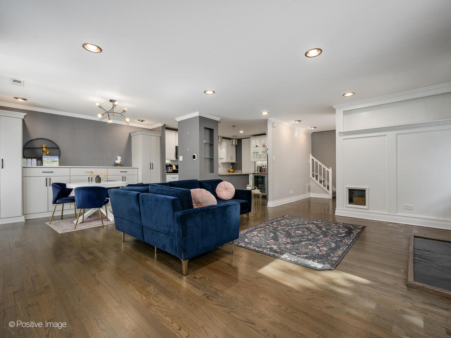 1608 N Larrabee Street