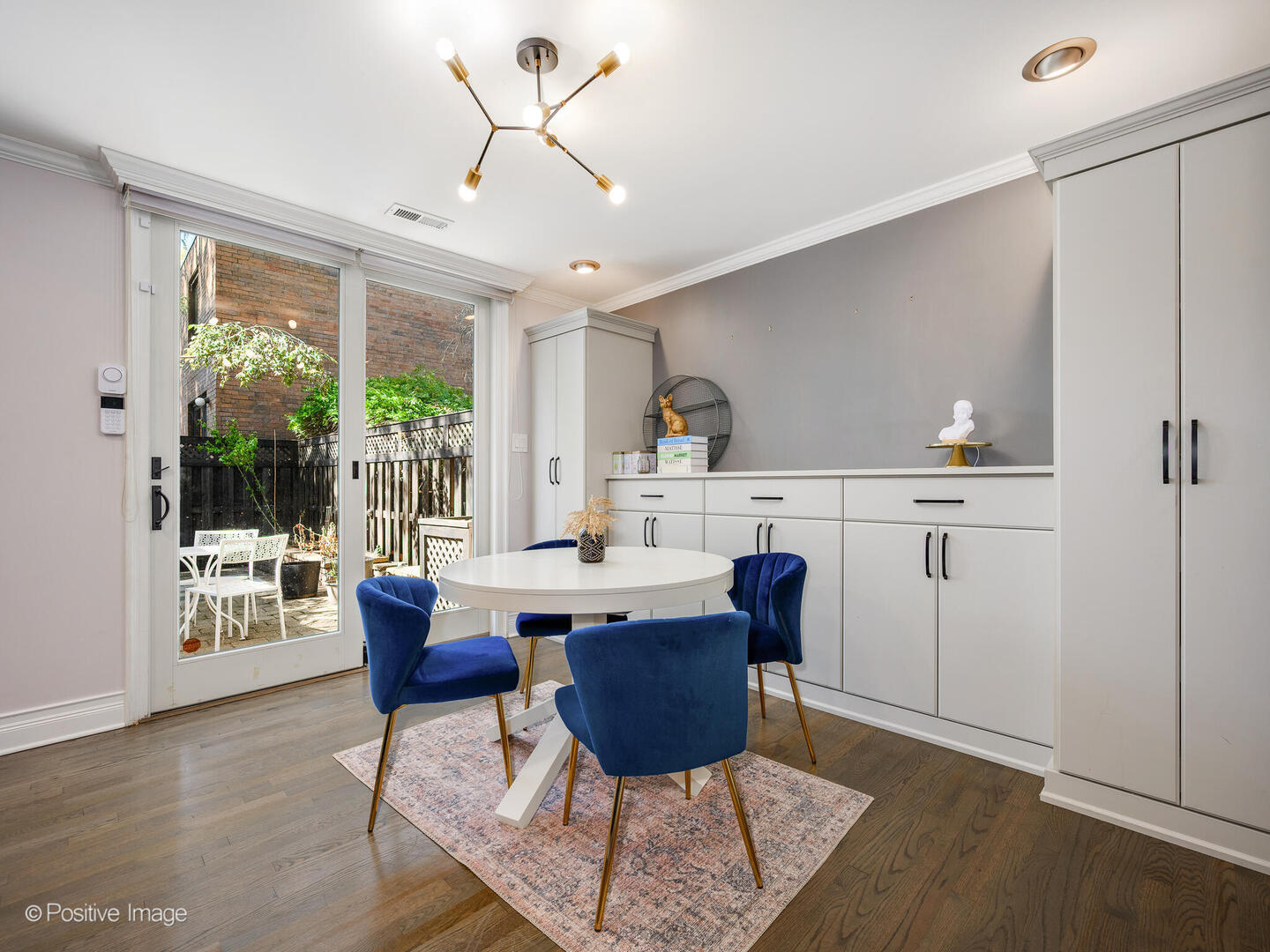 1608 N Larrabee Street