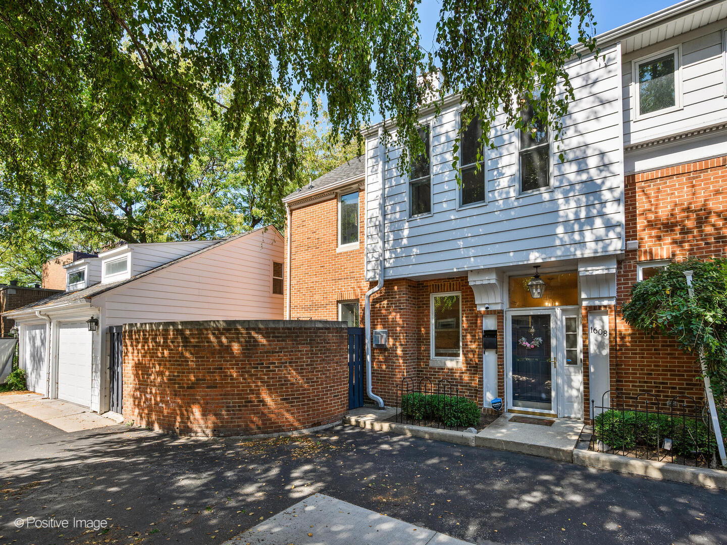 1608 N Larrabee Street